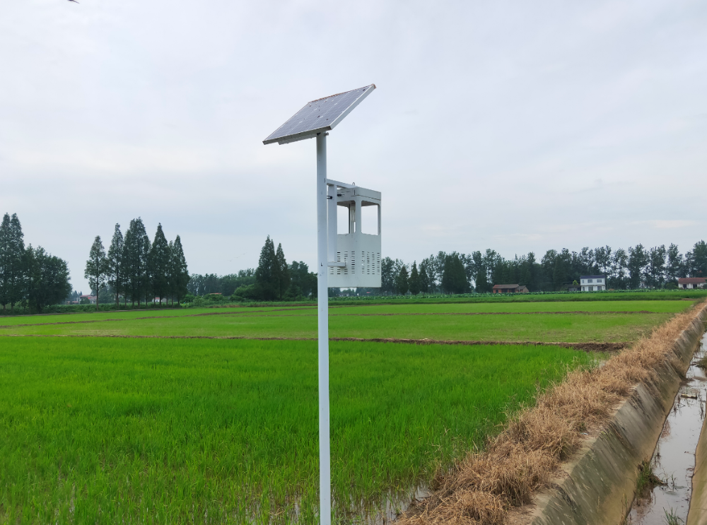 云飛風(fēng)吸式太陽(yáng)能殺蟲燈